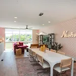 Fabulous Location Walk To Food & Bars Roof Deck Holiday home