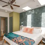 Holiday home Broadway Penthouse Above Live Music & Bars