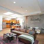 Holiday home Broadway Penthouse Above Live Music & Bars