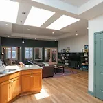 Holiday home Broadway Penthouse Above Live Music & Bars *