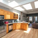 Holiday home Broadway Penthouse Above Live Music & Bars