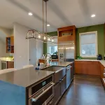 Luxury Townhome! Rooftop-Game Room! Near Broadway!