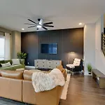 Luxury Townhome! Rooftop-game Room! Near Broadway! Nashville