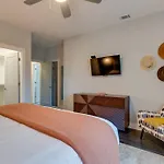 Luxury Townhome! Rooftop-game Room! Near Broadway!