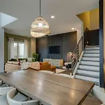 Luxury Townhome! Rooftop-game Room! Near Broadway! Holiday home Nashville