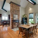 Historic Pet-friendly Near Broadway W Fire Pit Holiday home