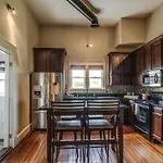 Holiday home Historic Pet-friendly Near Broadway W Fire Pit