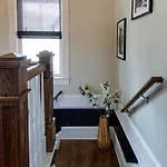 Historic Pet-friendly Near Broadway W Fire Pit Holiday home *