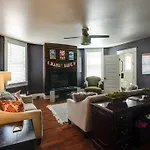 Historic Pet-friendly Near Broadway W Fire Pit