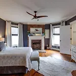Holiday home Historic Pet-friendly Near Broadway W Fire Pit