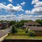Historic Pet-friendly Near Broadway W Fire Pit Holiday home *