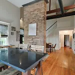 Holiday home Historic Pet-friendly Near Broadway W Fire Pit