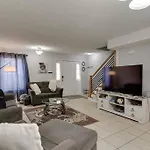 Lovely 2 Bdr Condo With Balcony 2M To Broadway