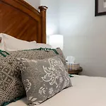 Beautiful 3 Bedroom- Free Parking 2m To Broadway Apartment Nashville