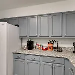 Apartment Beautiful 3 Bedroom- Free Parking 2m To Broadway