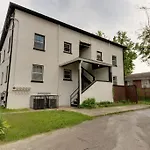 Sleep 8 In Our Cozy Colonial 2Miles From Broadway