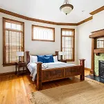 Prime Location In 12south, Walkable To Shopping & Dining