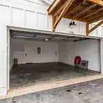 All Rooms With En-Suite Bath, Tv & Blackout Shades