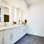 Holiday home Rooftop, Walk To Restaurants, Printers Alley, Downtown *