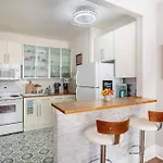 Apartment Belmont 2mi Broadway