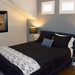 8 Minutes To Downtown! Holiday home