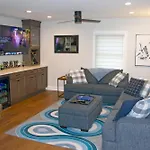 8 Minutes To Downtown! Holiday home Nashville