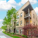 Music Row W Free Parking