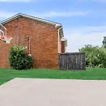 Brentwood N9 I Cozy & Comfy I 2Bd I Free Parking