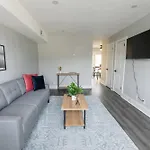 Brentwood N9 I Cozy & Comfy I 2bd I Free Parking *