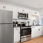 Apartment Vibes- Stay, Play, And Relax Unit 5b Apts