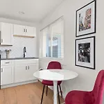 Apartment Vibes- Stay, Play, And Relax Unit 5b Apts