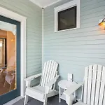 Two Decks To Enjoy Walk To 5 Points Faves Garage Close To Dining And Bars Board Games 10 Mins To Broadway 24 Hour Hospitality