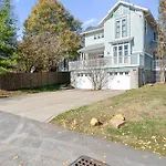 Two Decks To Enjoy Walk To 5 Points Faves Garage Close To Dining And Bars Board Games 10 Mins To Broadway 24 Hour Hospitality