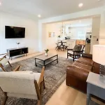 Holiday home 5 Min To Broadway Game Air Hockey Parking Nashville