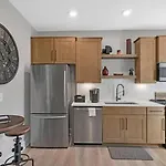 10 Min Drive Downtown, Roof Deck, Pet Friendly Nashville
