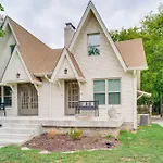 Walk To Five Points East With Yard! Holiday home Nashville