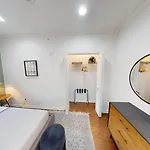 Apartment West End Getaway