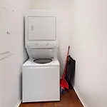 Apartment West End Getaway