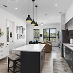 Upscale Music Row Corner Unit With Patio Rooftop With View And Gym Apartment *