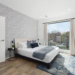 Apartment Luxury On The River 4 Beds 2.5 Bath, Walk To Downtown