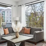 Luxury On The River 4 Beds 2.5 Bath, Walk To Downtown * Nashville