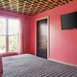 Ultimate Bach 10min To Dt Ig Walls Every Holiday home *