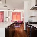 Ultimate Bach 10min To Dt Ig Walls Every Holiday home *