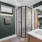Modern With Rooftop Deck Walk To Coffee Restaurants Brewery Nashville