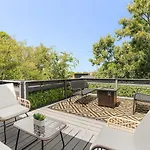 Holiday home Modern With Rooftop Deck Walk To Coffee Restaurants Brewery