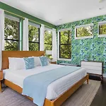Modern With Rooftop Deck Walk To Coffee Restaurants Brewery
