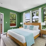 Modern With Rooftop Deck Walk To Coffee Restaurants Brewery Holiday home