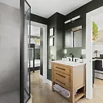 Holiday home Modern With Rooftop Deck Walk To Coffee Restaurants Brewery