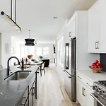 The Ashland House - Stylish Design, Backyard Oasis Holiday home Nashville