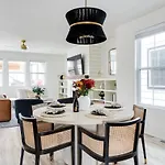 The Ashland House - Stylish Design, Backyard Oasis *